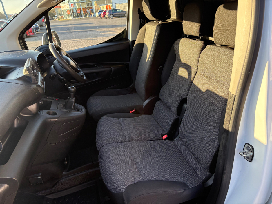 2021 Citroen Berlingo - image 9