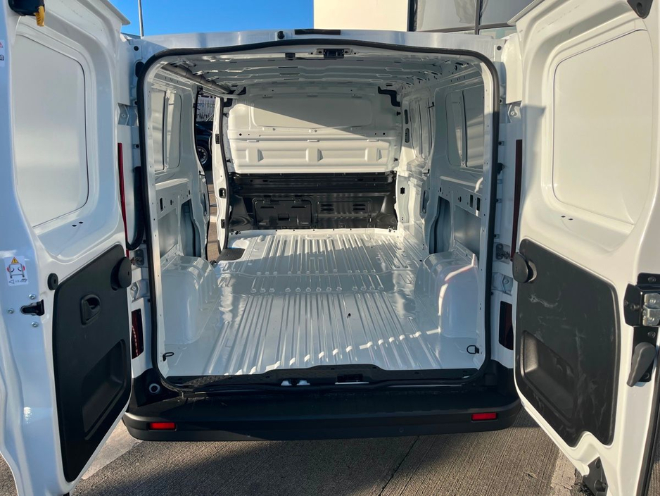 2026 Renault Trafic - image 16