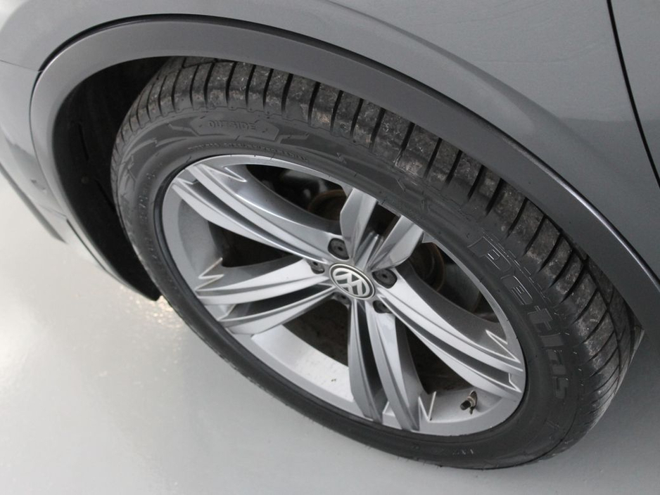 2020 Volkswagen Tiguan - image 30