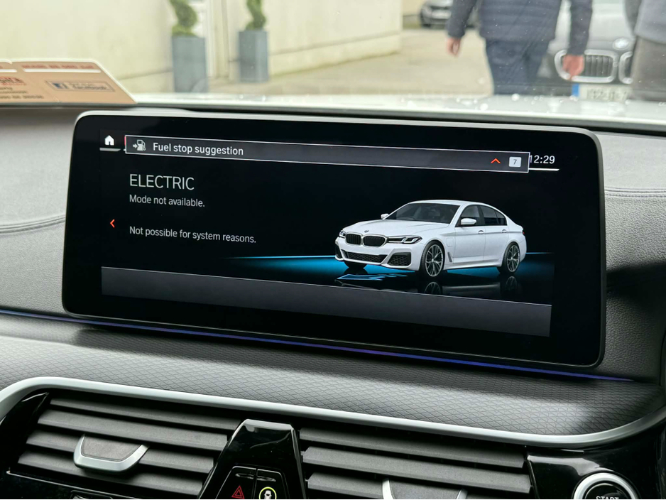 2022 BMW 5 Series - image 15