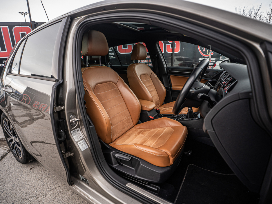 2016 Volkswagen Golf - image 18