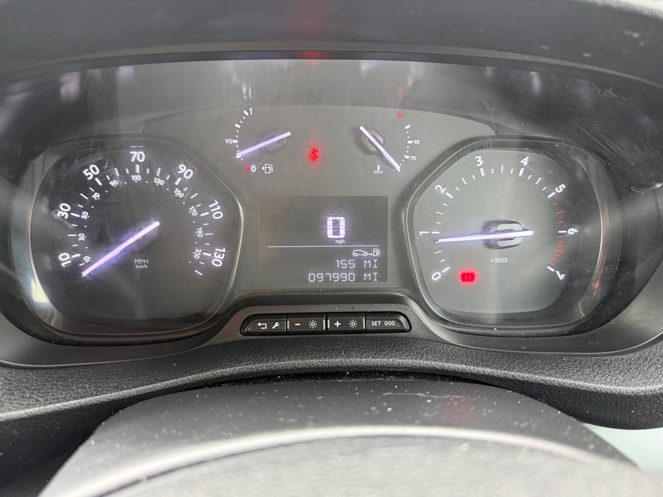 2020 Citroen Dispatch - image 12