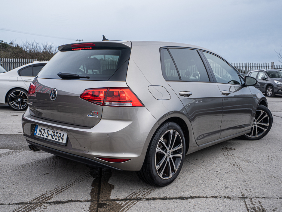 2016 Volkswagen Golf - image 2