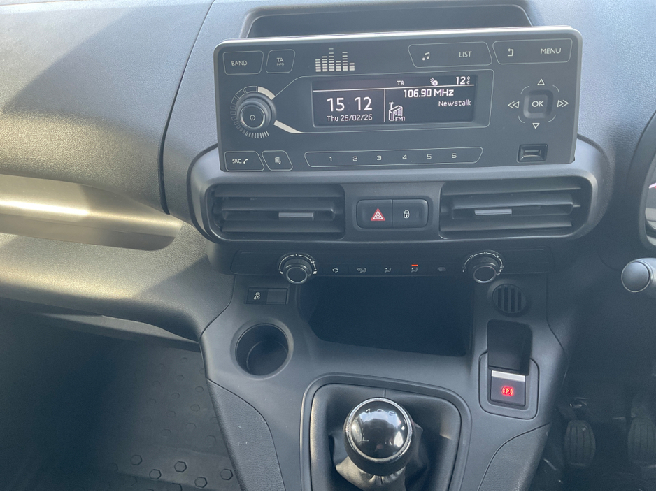 2020 Peugeot 5008 - image 10