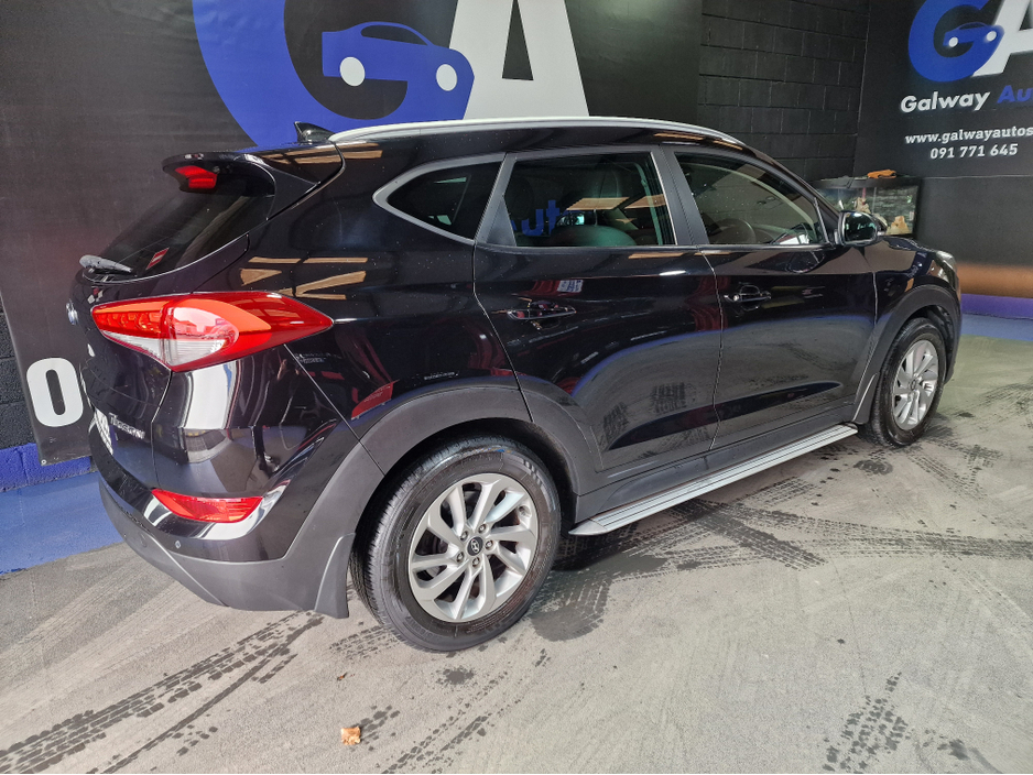 2017 Hyundai Tucson - image 10