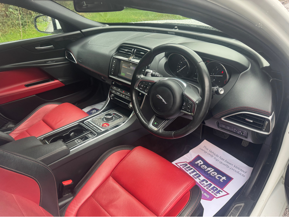 2018 Jaguar XE - image 5