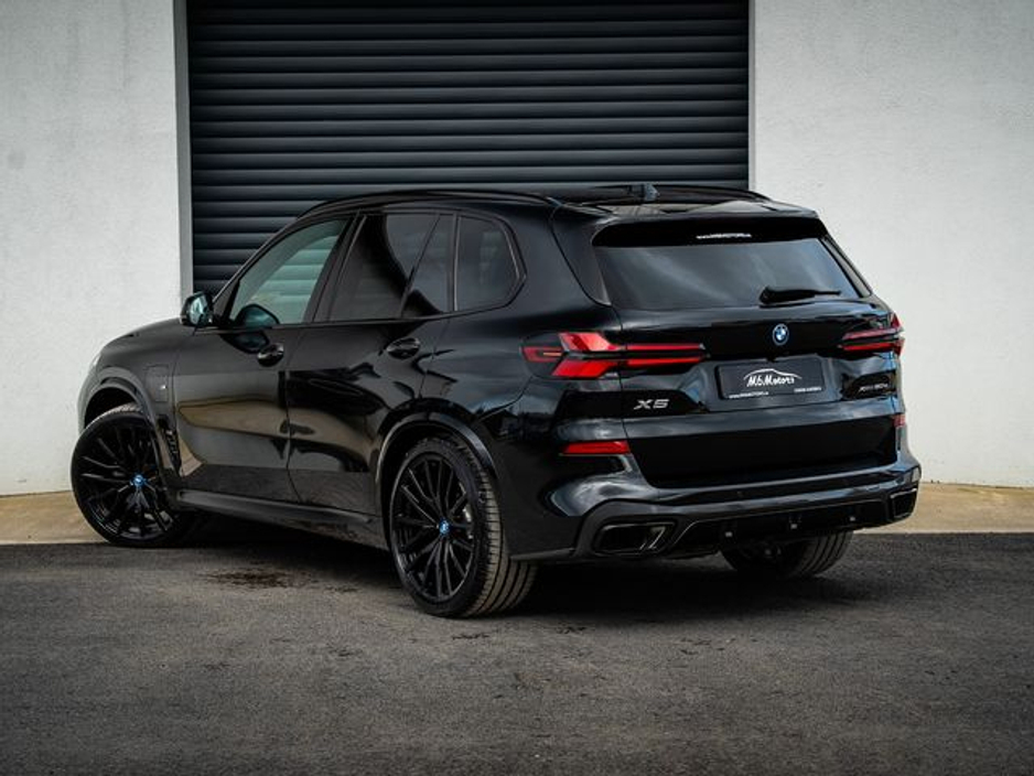 2024 BMW X5 - image 5