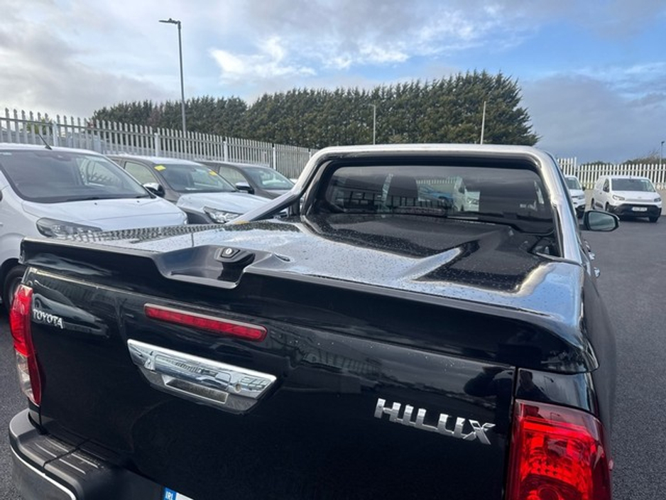 2020 Toyota Hilux - image 19