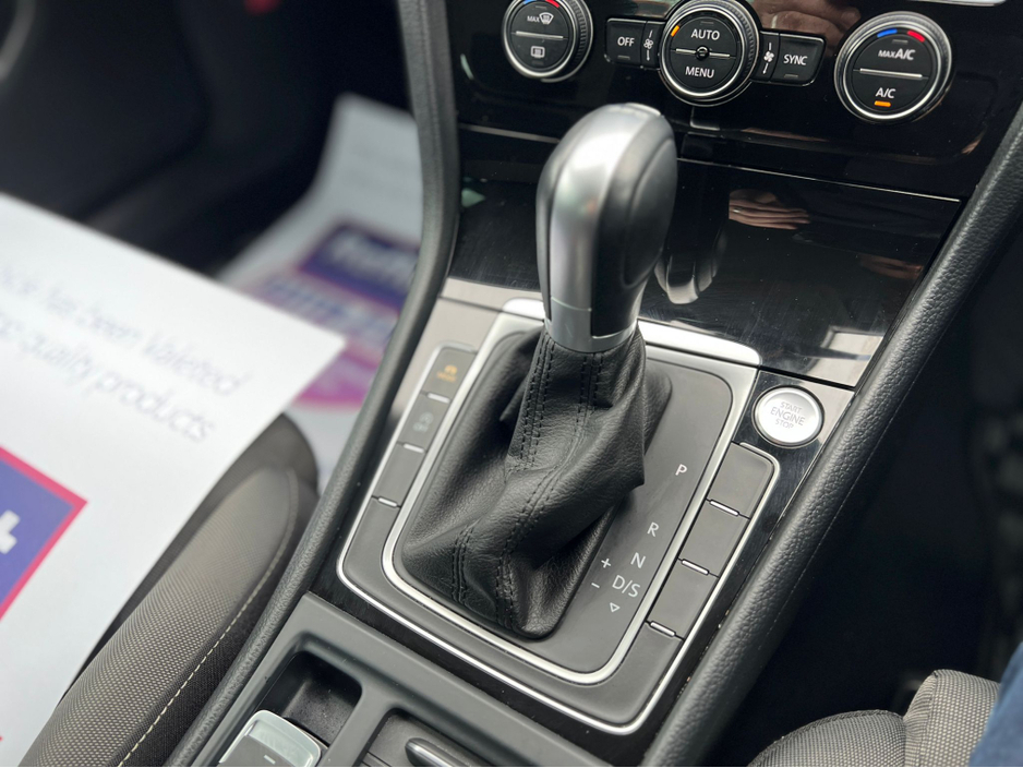 2017 Volkswagen Golf - image 9