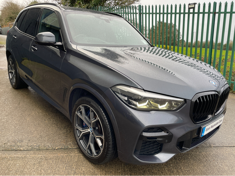 2022 BMW X5 - image 2