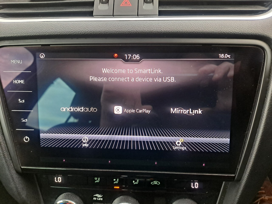 2020 Skoda Octavia - image 35