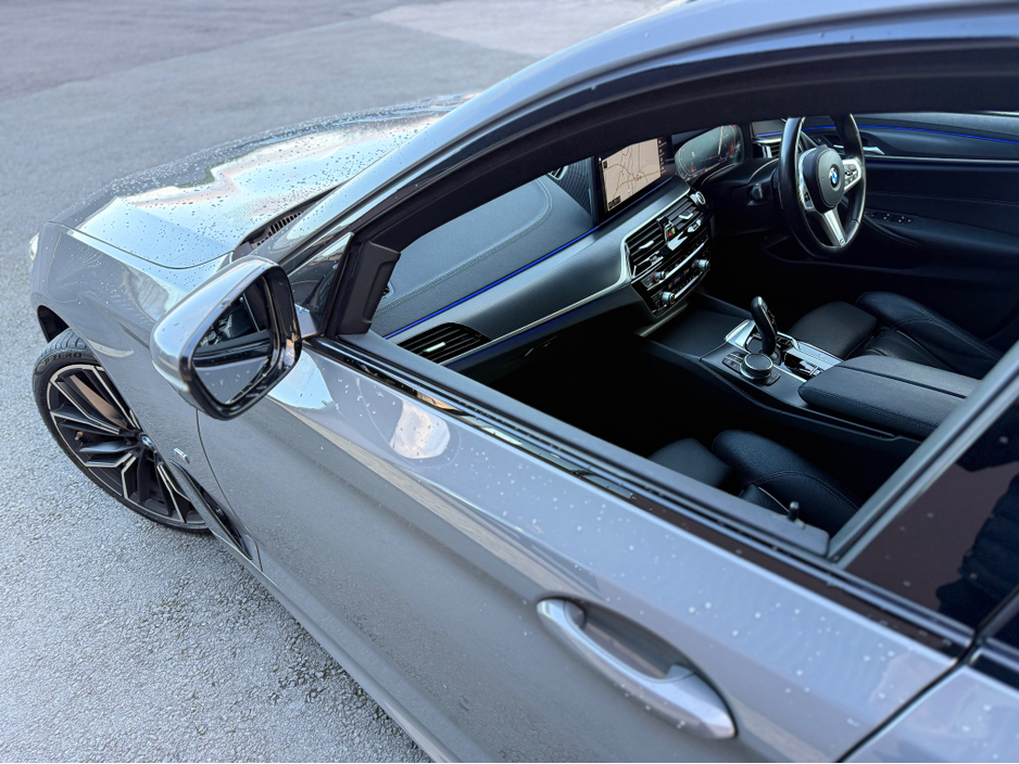 2022 BMW 5 Series - image 7