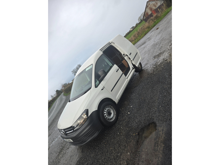 2018 Volkswagen Caddy - image 9