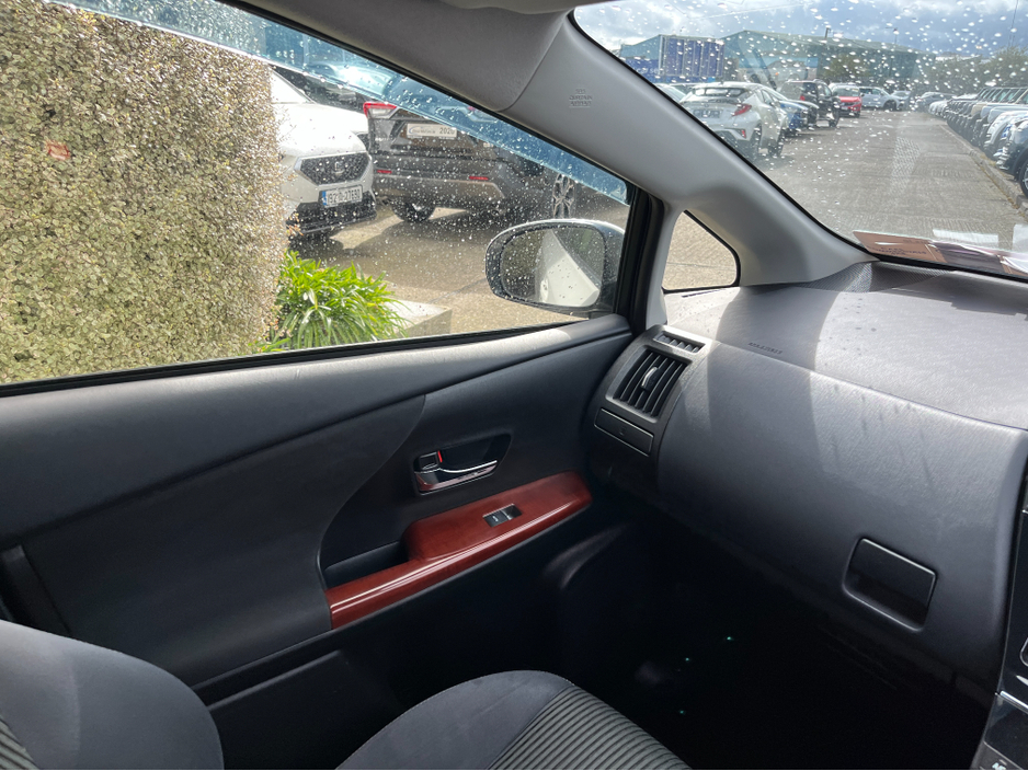 2016 Toyota Prius+ - image 17