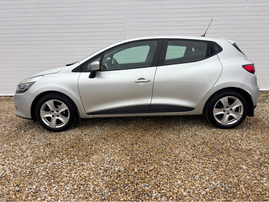 2015 Renault Clio - image 15