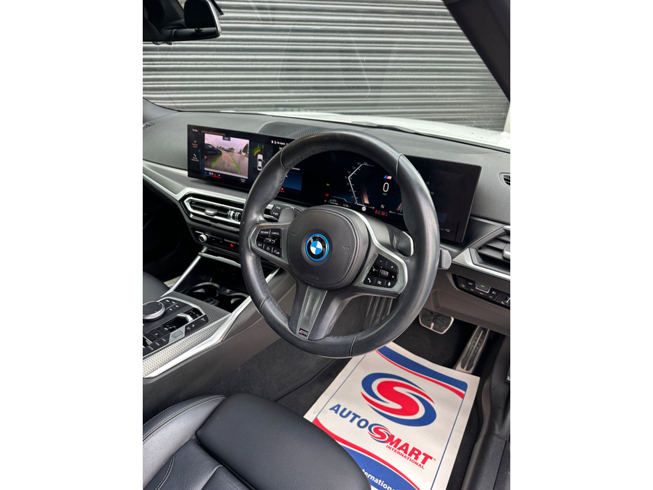 2022 BMW 3 Series - image 22