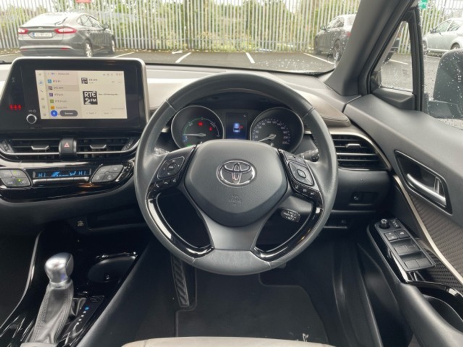 2022 Toyota C-HR SOL HYBRID // Remote Central Locking // Front Electric Windows // Rear Electric Windows // Electric Mirrors // Heated Mirrors €28,695