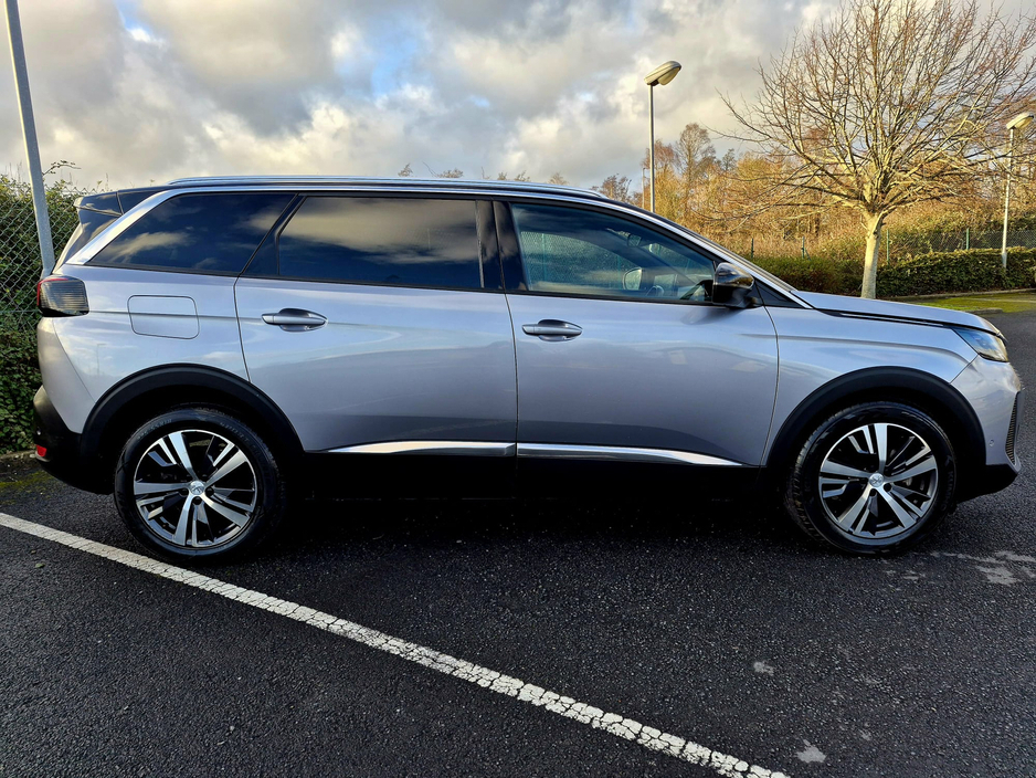 2023 Peugeot 5008  €29,999