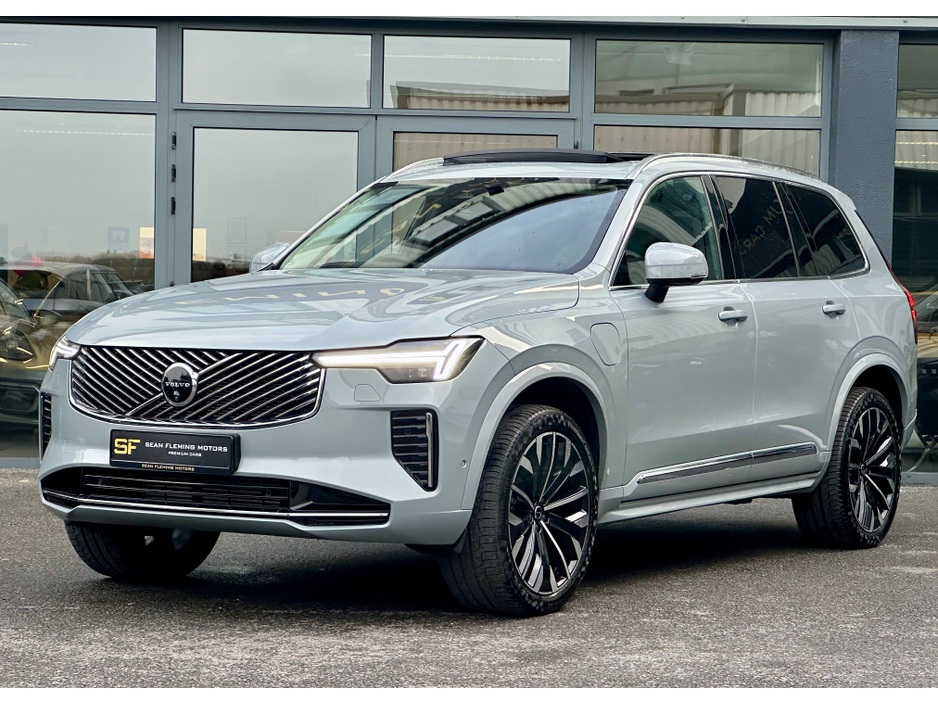 2025 Volvo XC90 - image 2