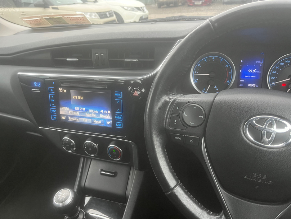 2017 Toyota Corolla - image 6