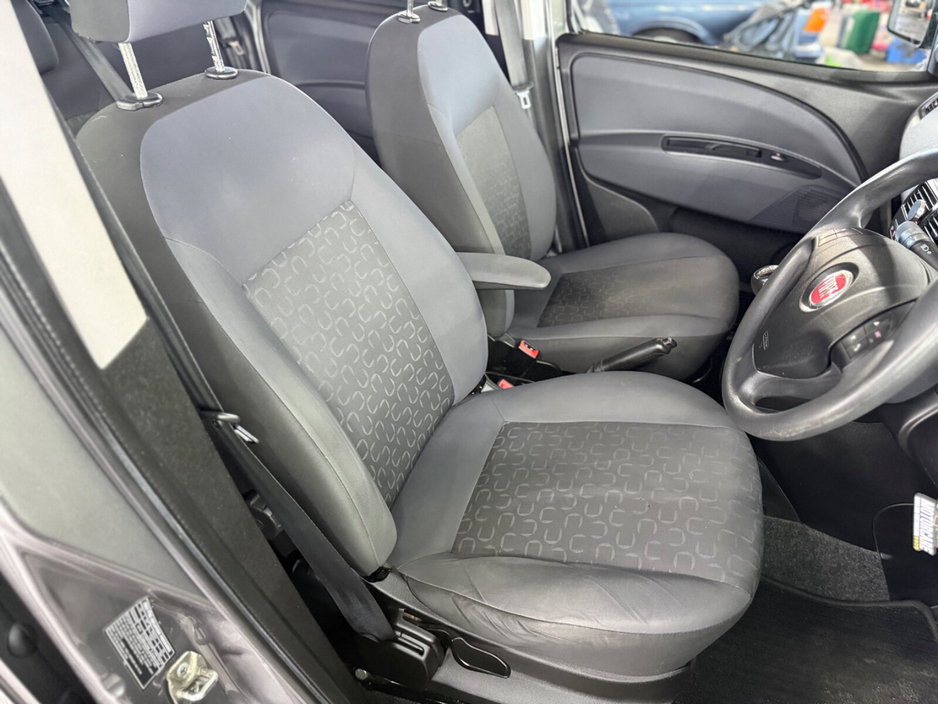 2017 Fiat Doblo - image 20