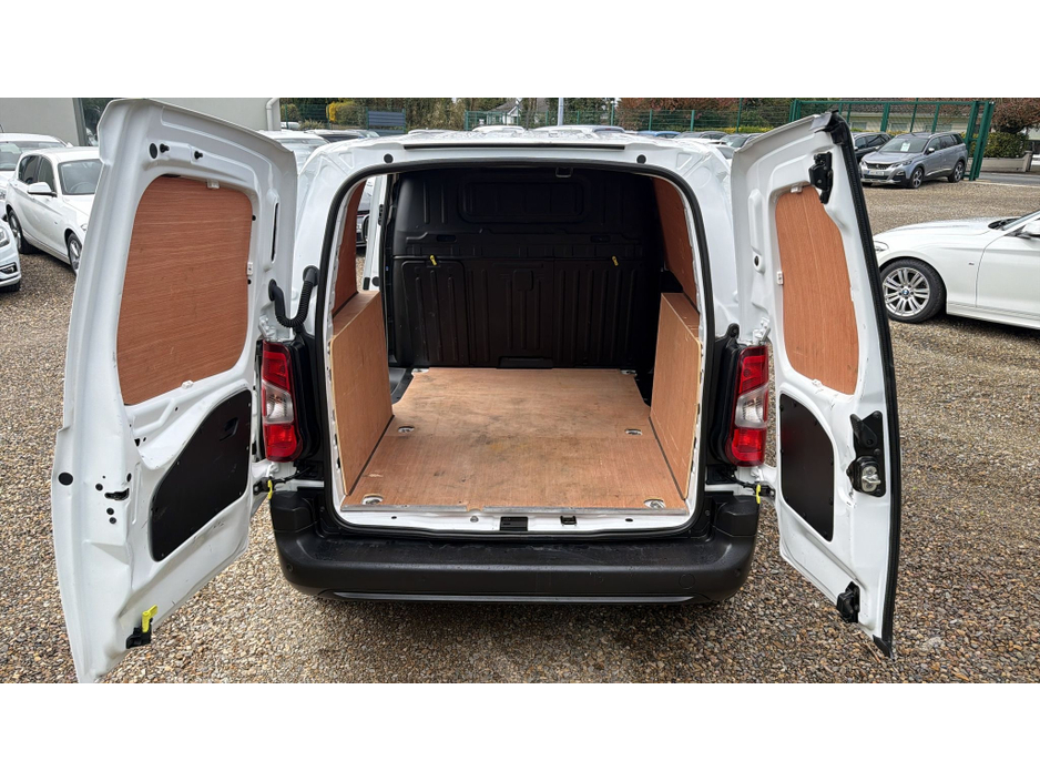 2022 Peugeot Partner - image 10