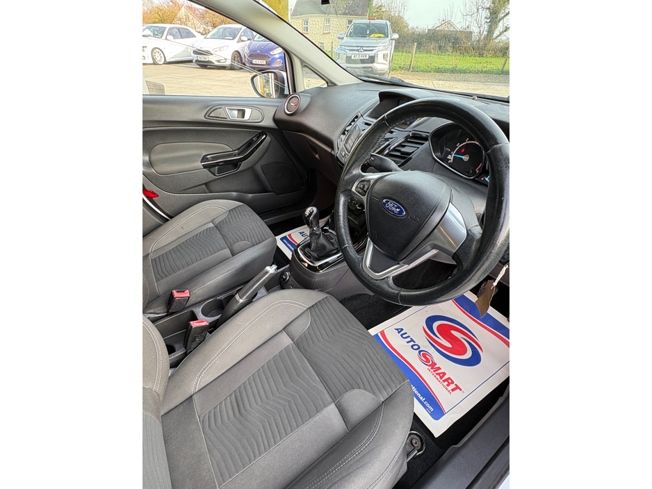 2017 Ford Fiesta - image 8