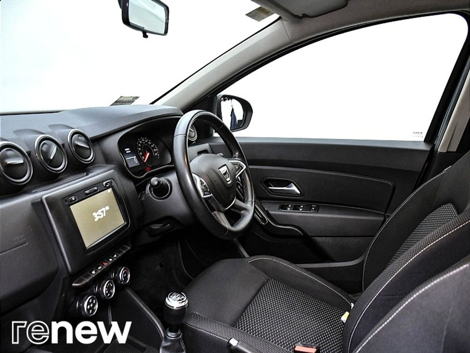 2020 Dacia Duster - image 5