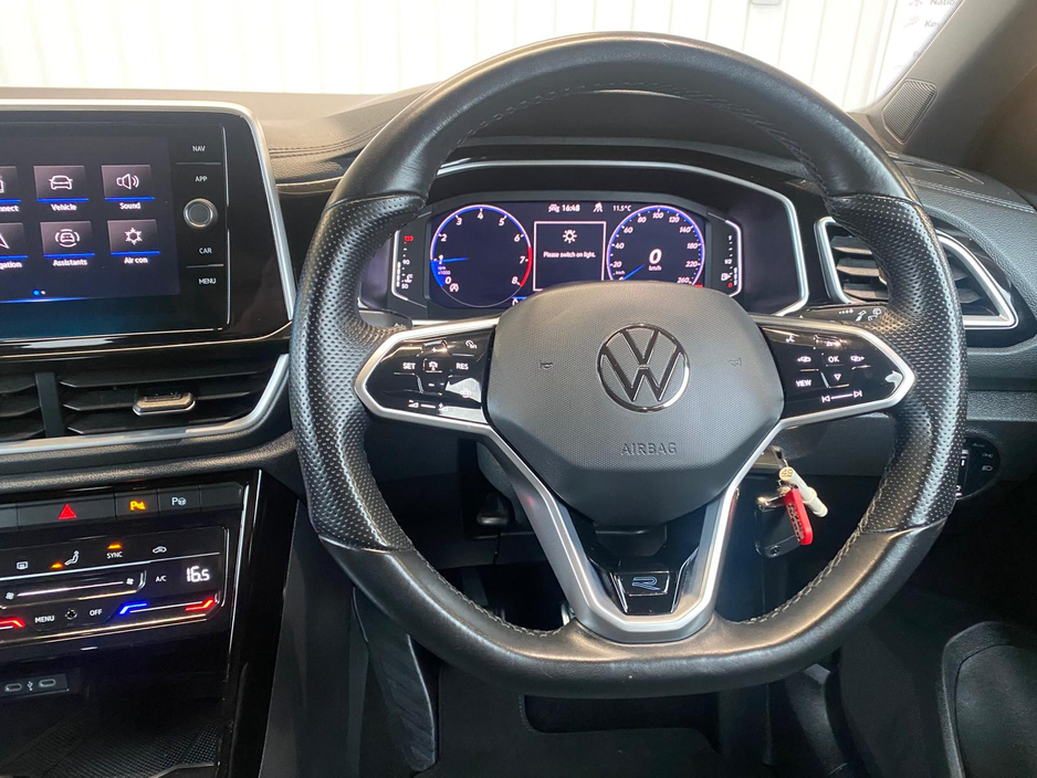 2023 Volkswagen T-Roc - image 9