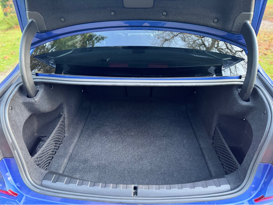 2021 BMW 3 Series - image 13