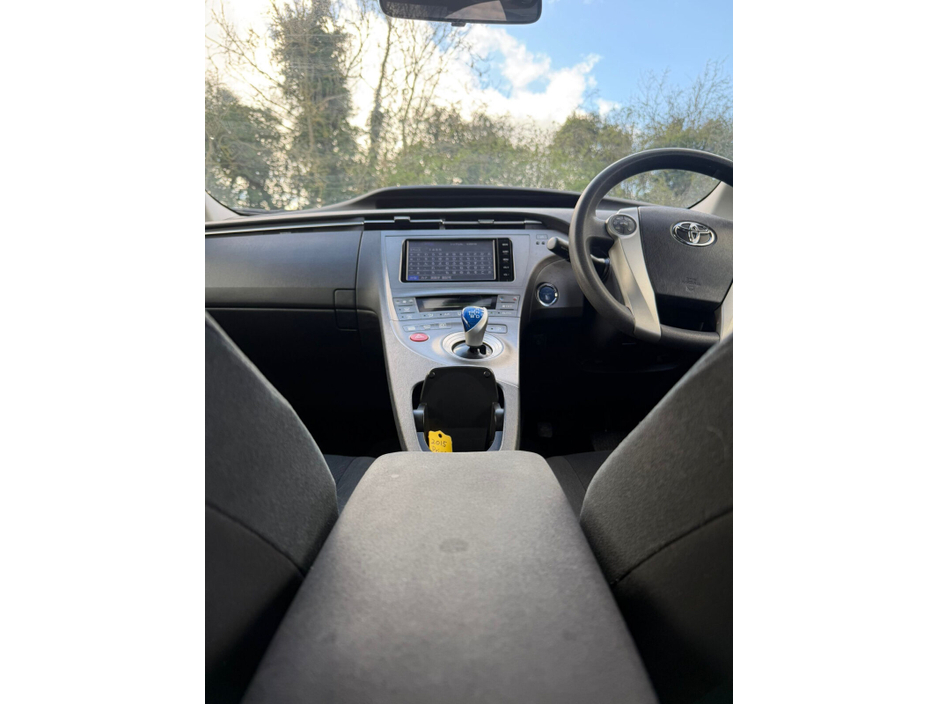 2015 Toyota Prius - image 14