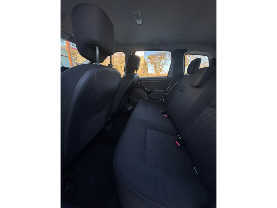 2015 Dacia Duster - image 21