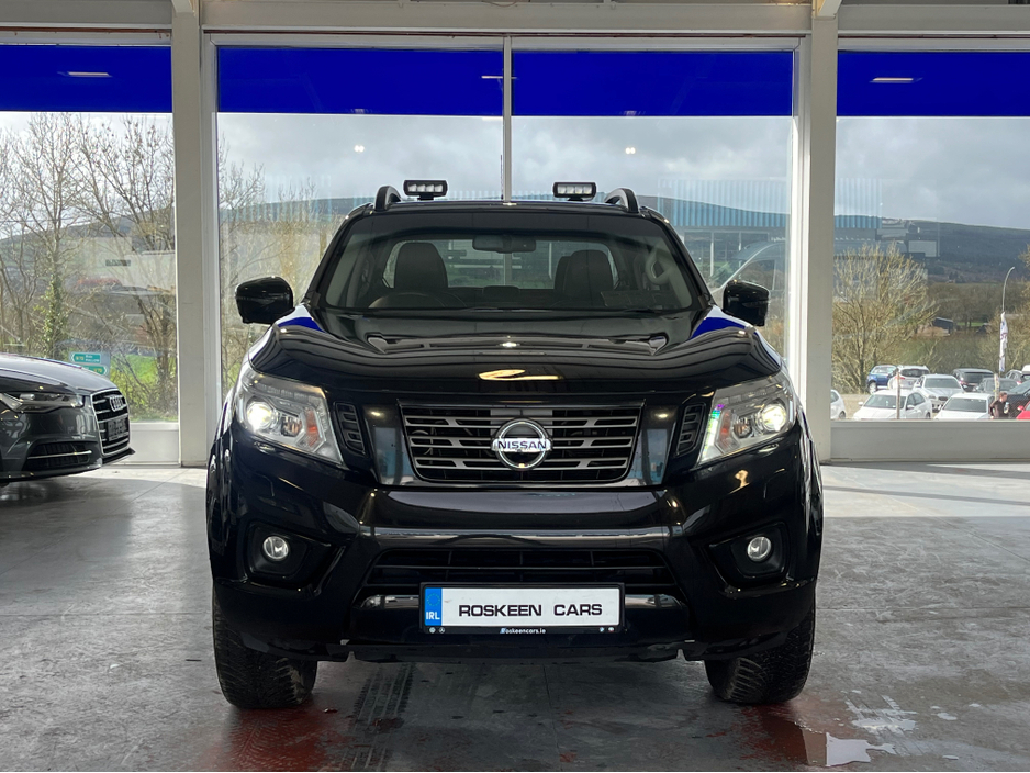 2017 Nissan Navara - image 2