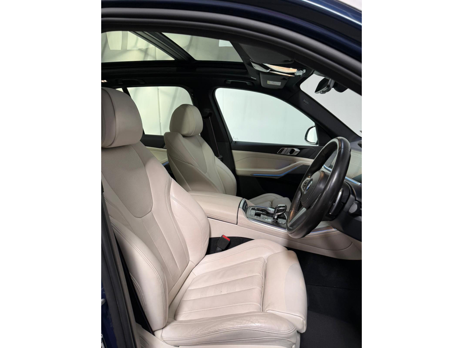 2022 BMW X5 - image 11