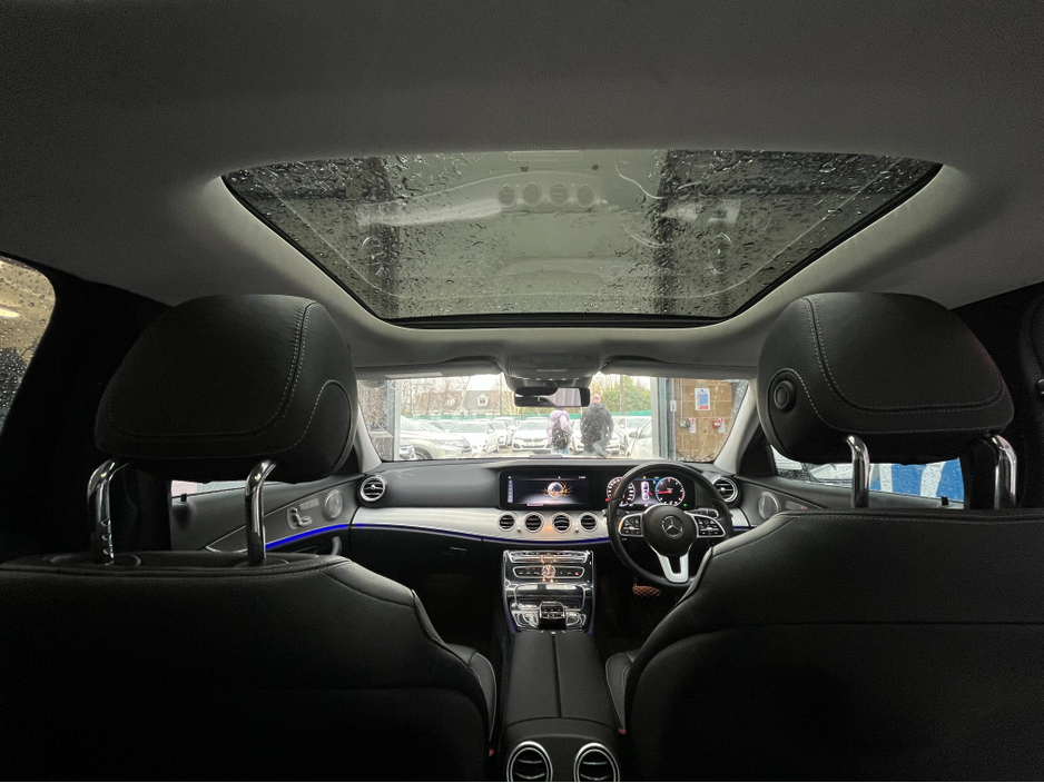 2019 Mercedes-Benz E Class 2019 MERCEDES-BENZ E220D ADVANTGARDE 2.0 AUTOMATIC / CRUISE CONTROL / 360° PARKING CAMERA / ELECTRIC MEMORY & HEATED SEATS / PANORAMIC SUNROOF / PADDLE SHIFTERS / APPLE CARPLAY / AMBIENT LIGHTS