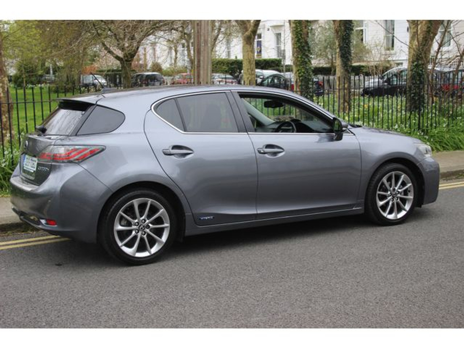 2013 Lexus CT 200 h - image 4