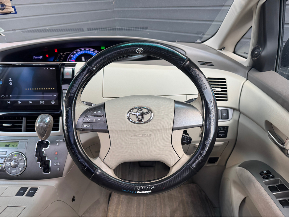 2010 Toyota Estima - image 14