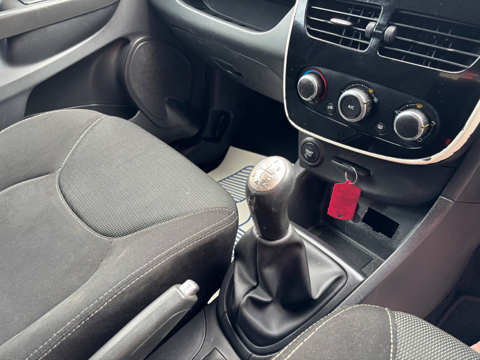 2015 Renault Clio - image 8
