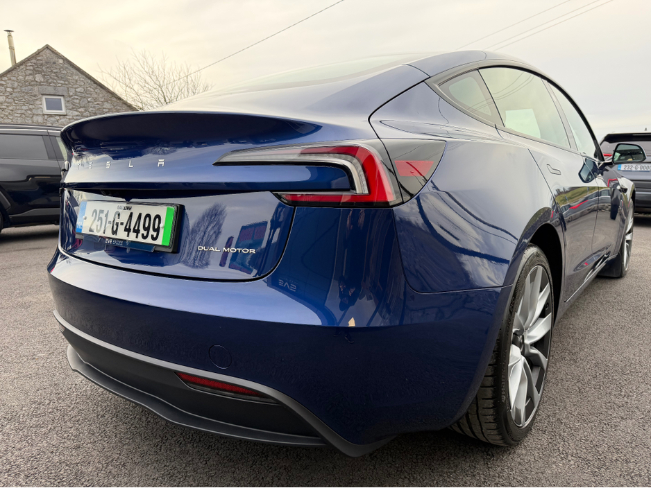 2025 Tesla Model 3 - image 14
