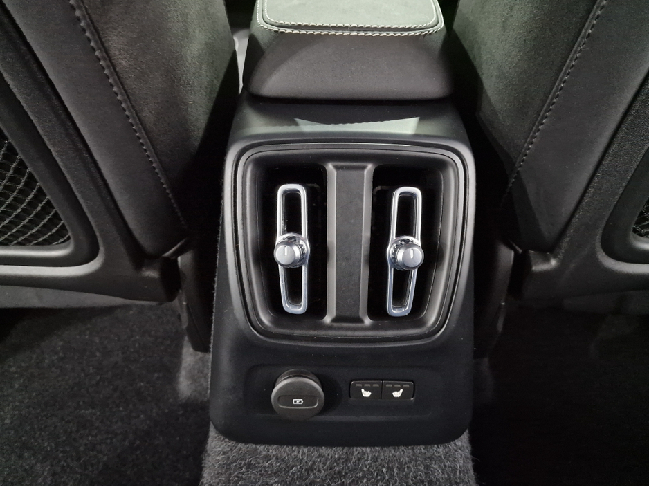 2023 Volvo XC40 T4 PLUS DARK RECHARGE AUTOMATIC **ONE OWNER / APPLE CARPLAY / CRUISE CONTROL / ELECTRIC BOOTLID / HEATED FRONT & REAR SEATS / HEATED STEERING WHEEL / 360 DEGREE CAMERA / WIRELESS PHONE CHARGING** €38,900