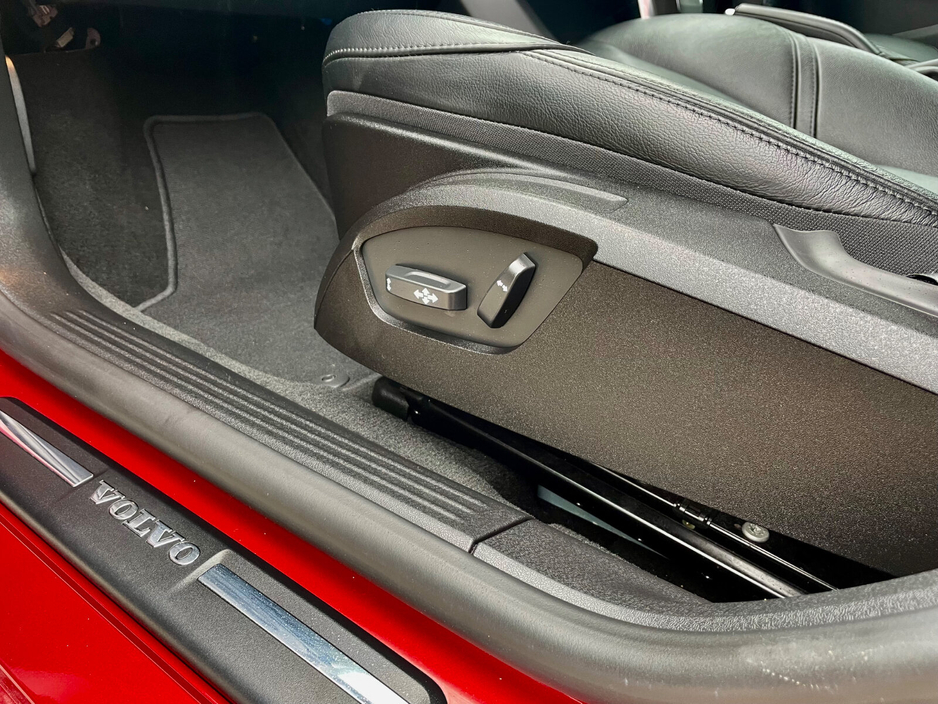 2016 Volvo V40 - image 18