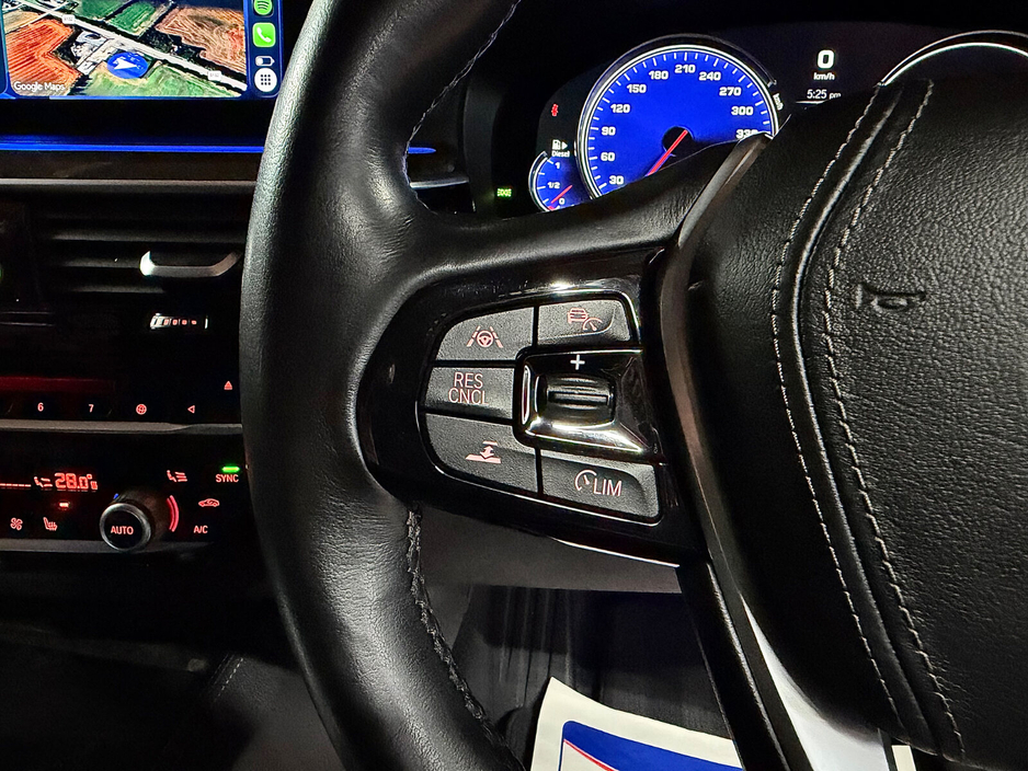 2017 BMW 5 Series - image 37