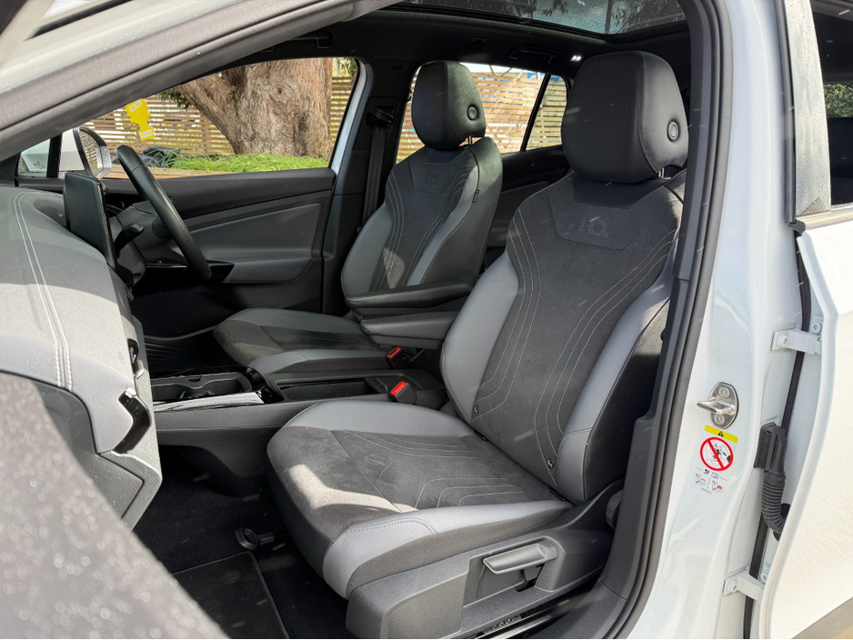 2023 Volkswagen ID.4 - image 28