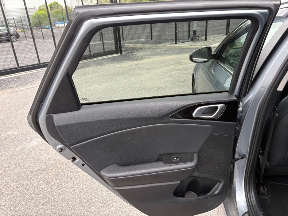 2022 Kia Ceed - image 18