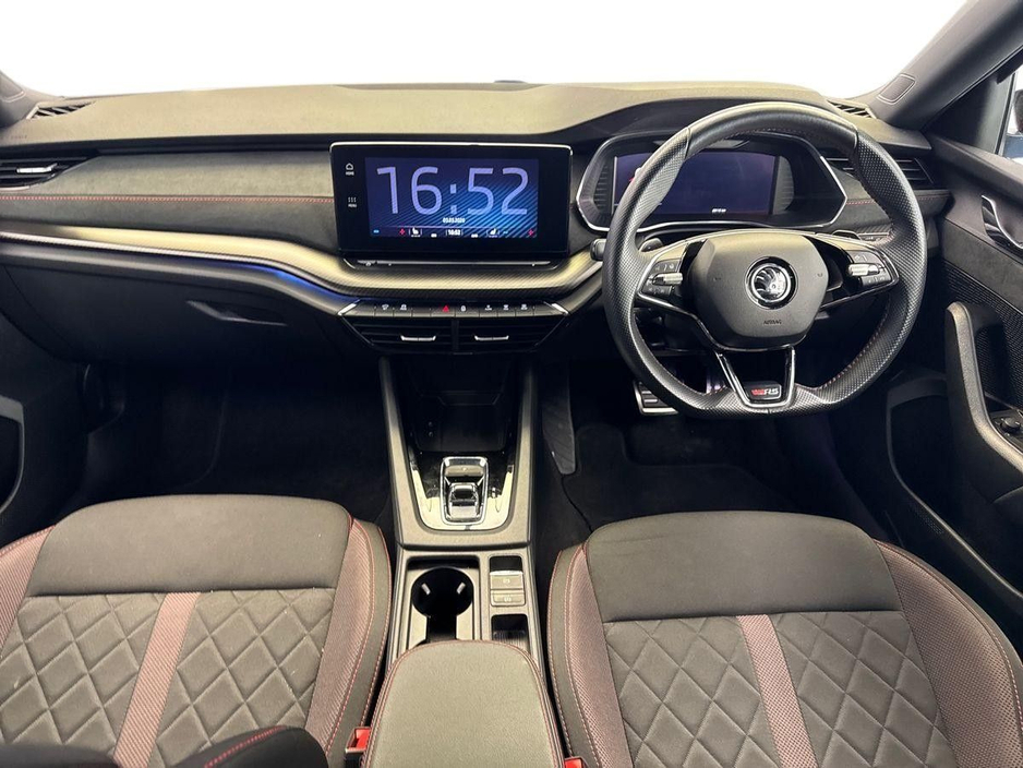 2022 Skoda Octavia - image 8