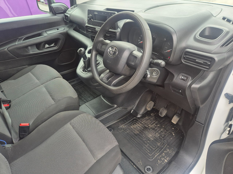 2021 Toyota Proace - image 10