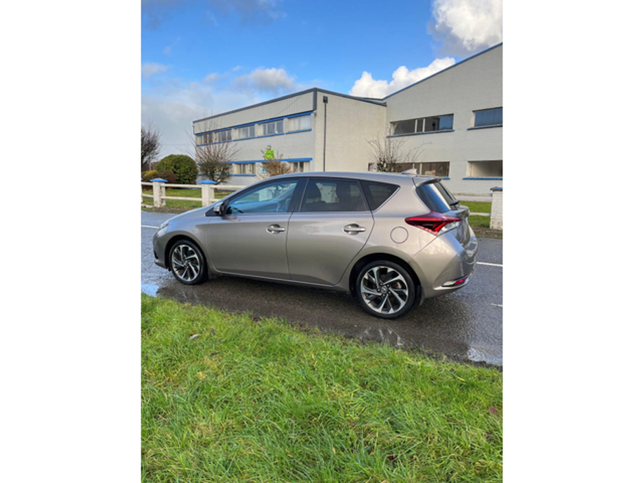 2017 Toyota Auris 1.4 D-4D SOL 4DR €14,500
