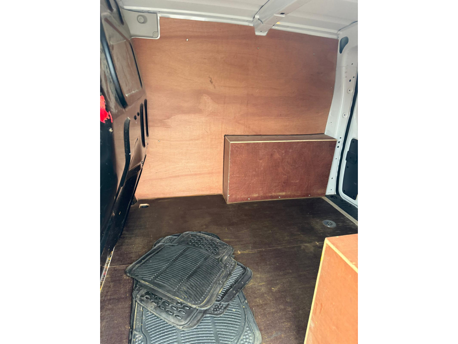 2019 Renault Kangoo - image 2