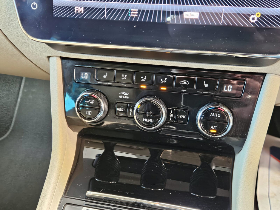 2019 Skoda Superb - image 14