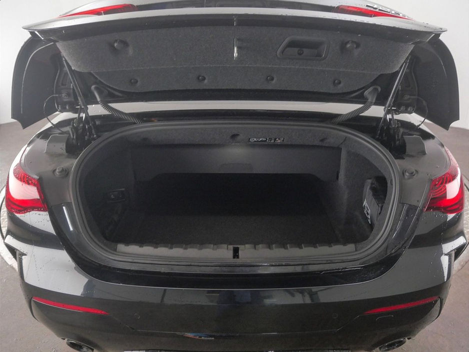 2025 BMW 4 Series - image 13